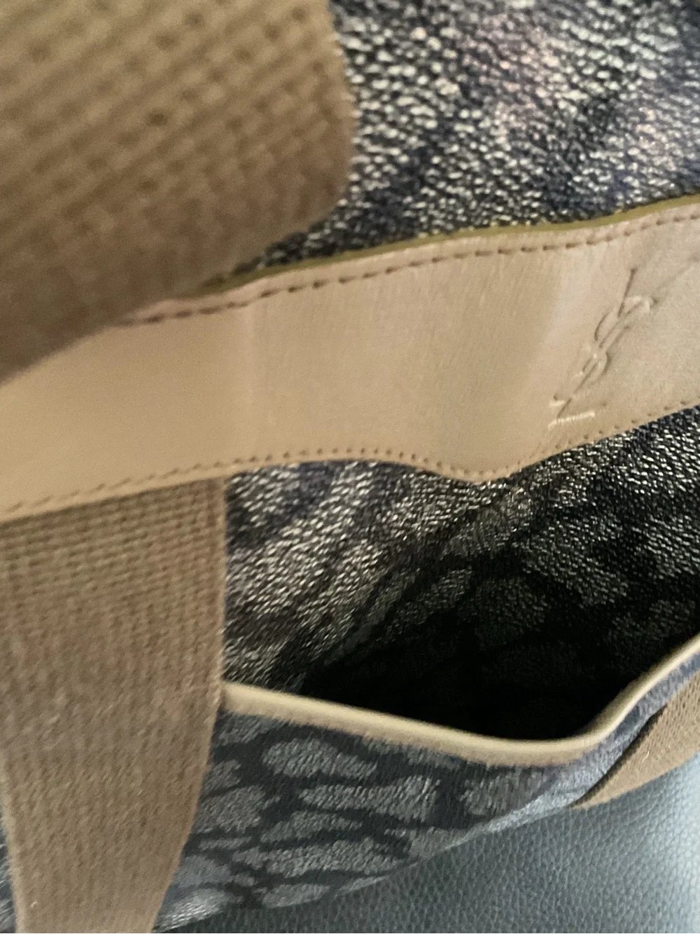 Yves Saint Laurent Monogram Canvas tote bag with Leather Trim and Cosmetic bag - Picture 10 of 16
